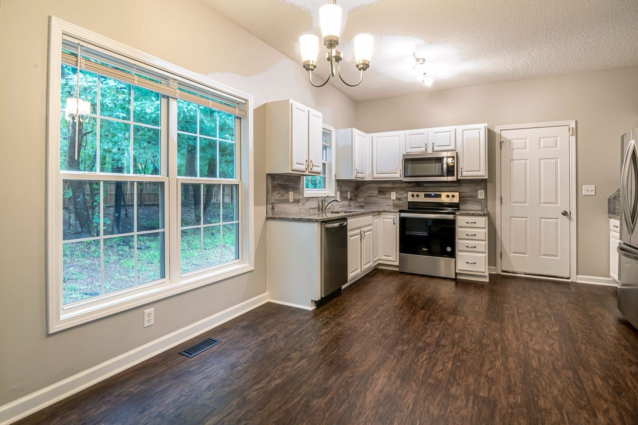 Sheet vinyl flooring